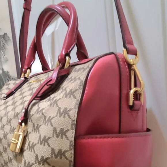 Michael Kors Purs Studio Mercer Medium Heritage Logo Duffel in Natural WineRed. - Picture 3 of 14